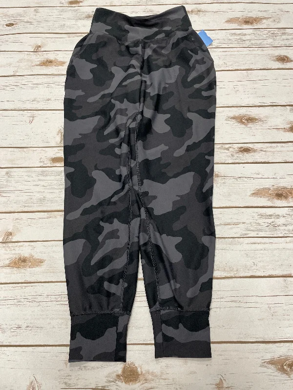 Flowy culottes pants for breezy summer style -Athletic Pants By Old Navy In Camouflage Print, Size: S