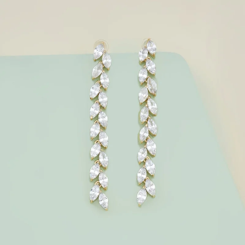 Best hoop earrings with floral designs for a feminine and delicate look-Trendy Earring 149794